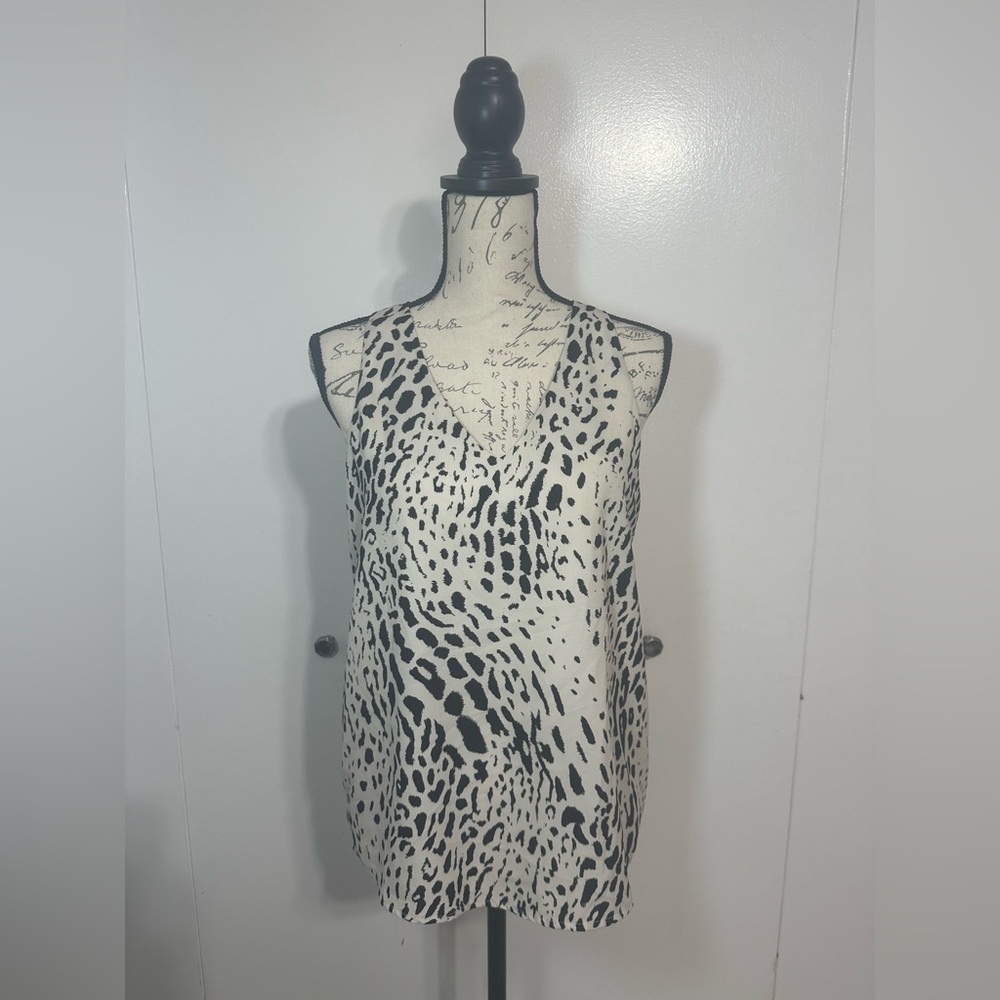 Everly black & white cheetah print top.  Size Small.  EUC.